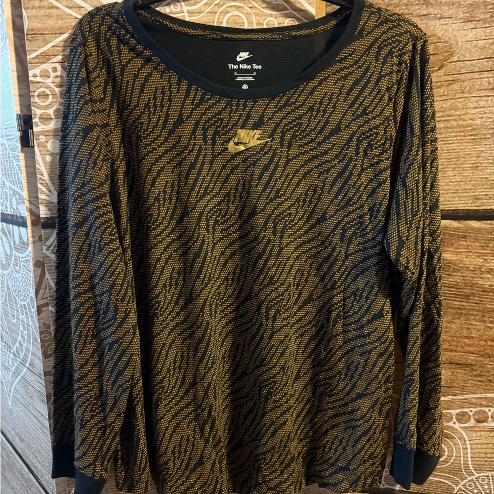 Nike Black and Gold Patterned Long Sleeve Shirt